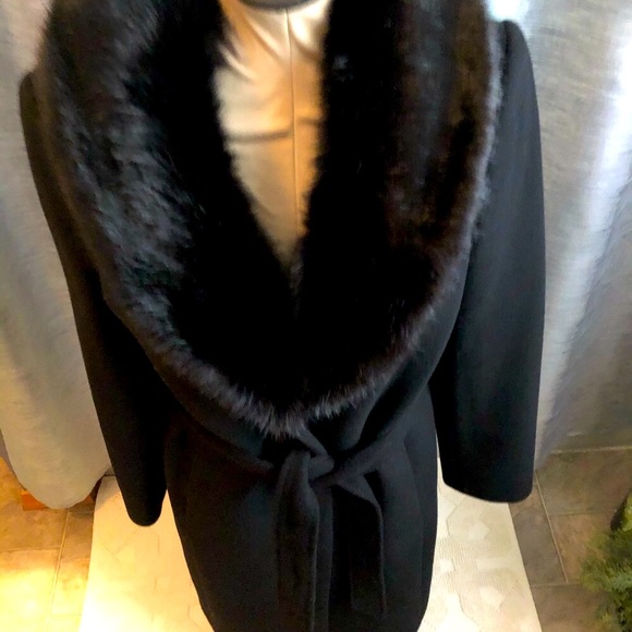 Talbots black wool coat with faux fur collar. Size 4 - Picture 3 of 4